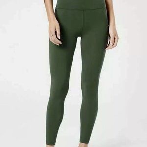 ATHLETA Salutation Stash Pocket II Tight M - Seaweed Snack - Worn once